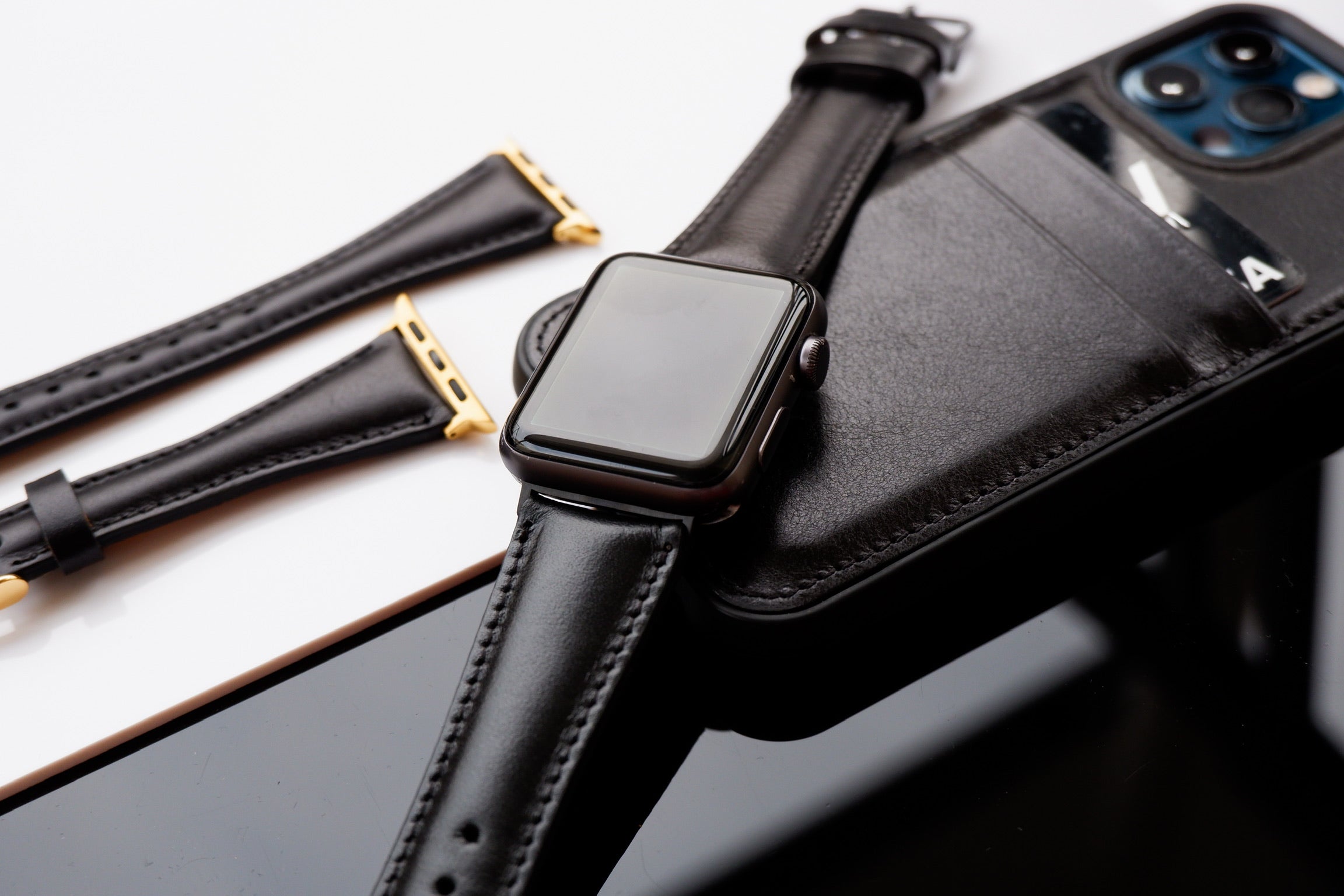 Slim Armband aus Glattleder | Kompatibel mit Apple Watch-BerlinBravo