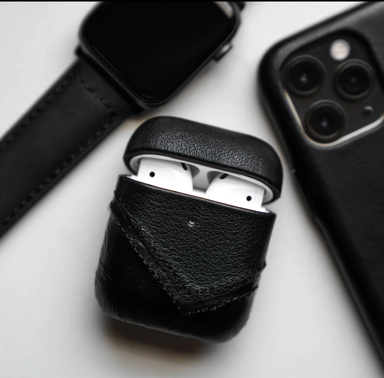 Lederhülle Black Edition für AirPods (Schwarz)-Apple Watch Armbänder kaufen